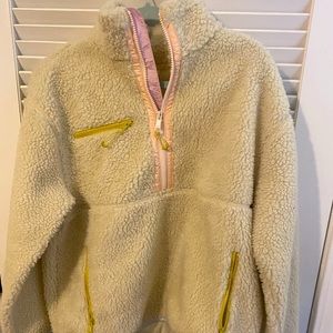 Levi sweater Sherpa material size small brand new with tags never worn